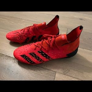 adidas Soccer PREDATOR FREAK.1 Red Core Black Solar Red Cleats